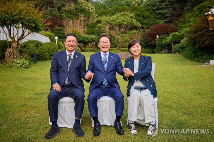 [속보] 이재명 재판중지법, <b>처리 연기</b>! 민주당 새 원내지도부의... 