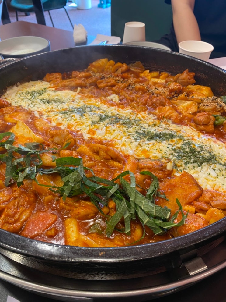  익산 신사닭갈비 요즘 뜨는 신상맛집 영등동 맛집 닭갈비 스트레스 받을 때는 매운 치즈닭갈비 더운 여름 비빔막국수까지