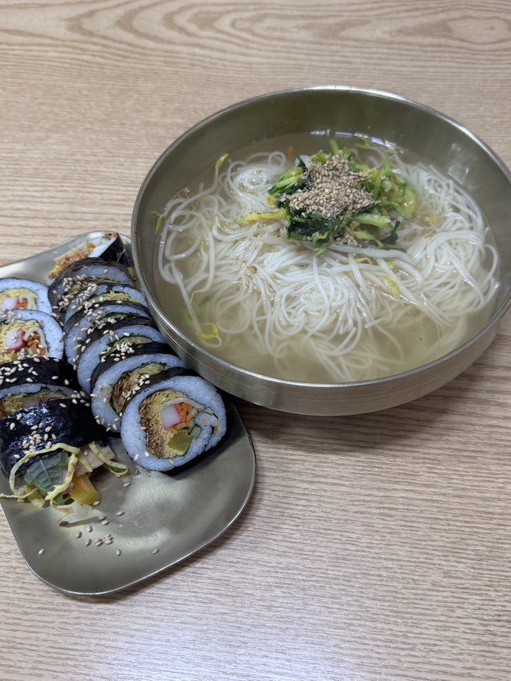  부산 남천동 국수, 김밥 식당 정겨운 분위기의 남천리진짜촌국시