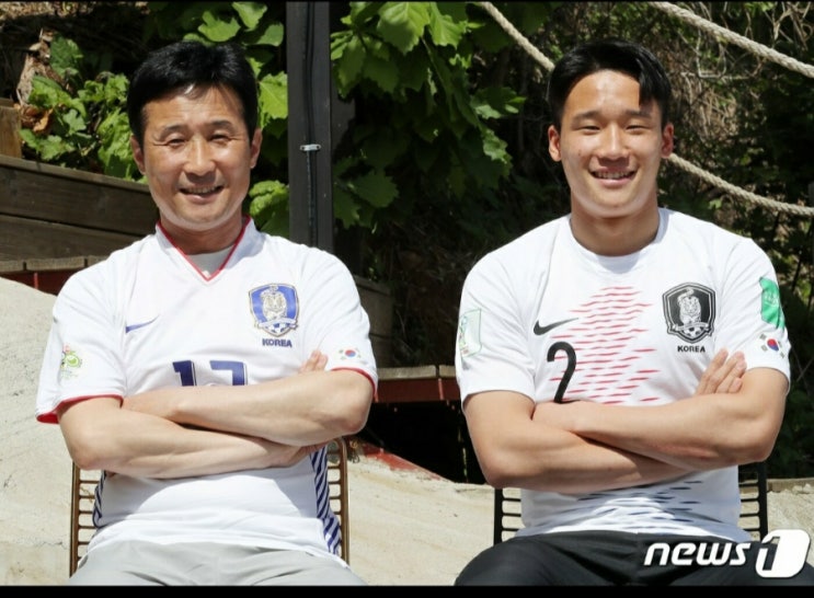 <b>부자</b>(父子) 국가대표의 꿈: <b>이태석</b>과 <b>이을용</b> 이야기 , 아버지의... 