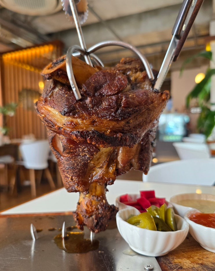  한국의 꼴레뇨 맛집 라코즈 솔직 후기 (꼴레노 vs 슈바인 학센)
