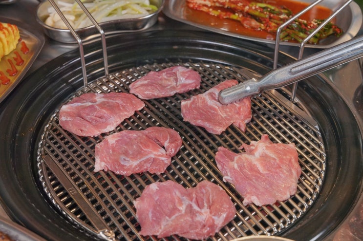  [맛집리뷰] 신사동뽈살, 쫄깃한 뽈살과 맛있는 사이드메뉴가 매력인 신사동맛집