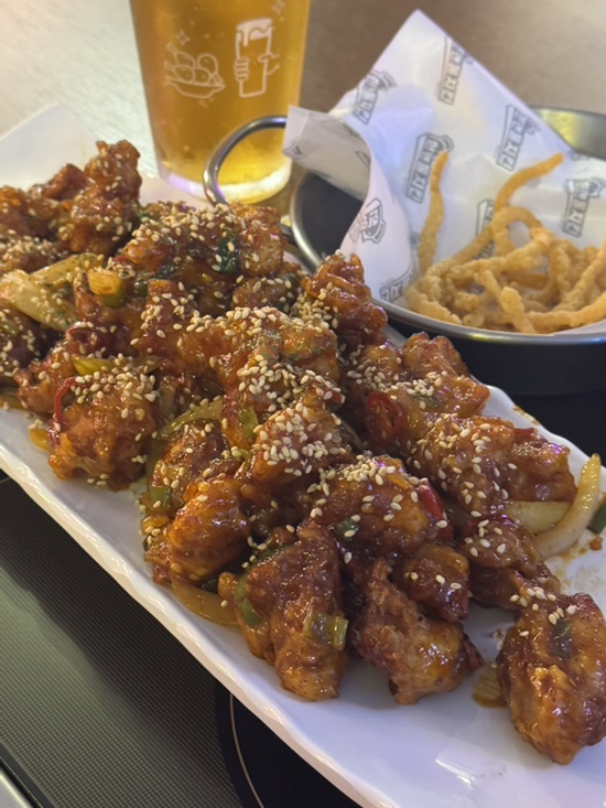  호계동맛집 | 레드 고블린 한앤둘치킨 호계점 리뷰