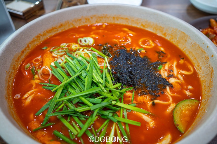  대전 칼국수 맛집 찾는다면 둔산동 수목칼국수 두부두루치기에 면추가 필수임