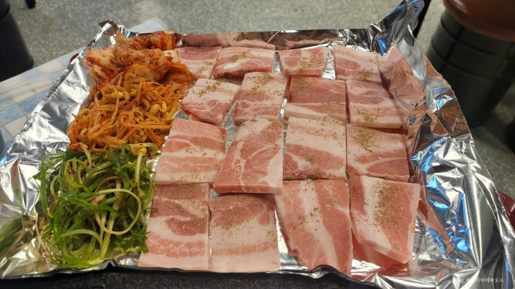  옛날 그 느낌 가득한 포항 문덕 맛집, 욱이네식당 냉삼겹살