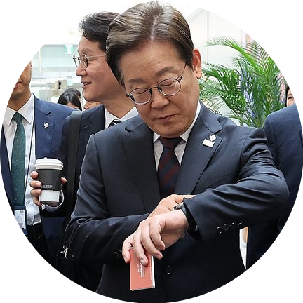 [잼 스토리] 이 <b>대통령</b> "가성비 높은 <b>시계 제작</b> 지시, 기대해... 
