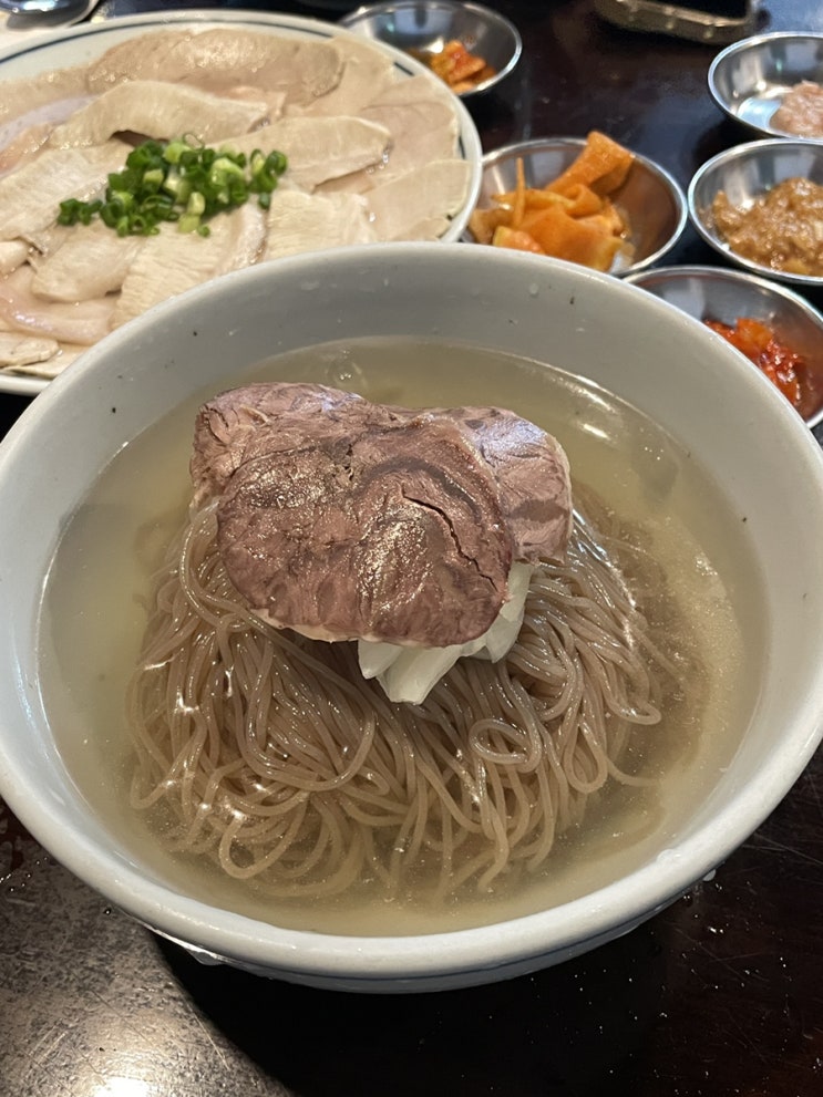 미쉐린 빕구르망이 인정한 맑고 깊은 평양냉면 '광화문국밥'에 대하여 ...