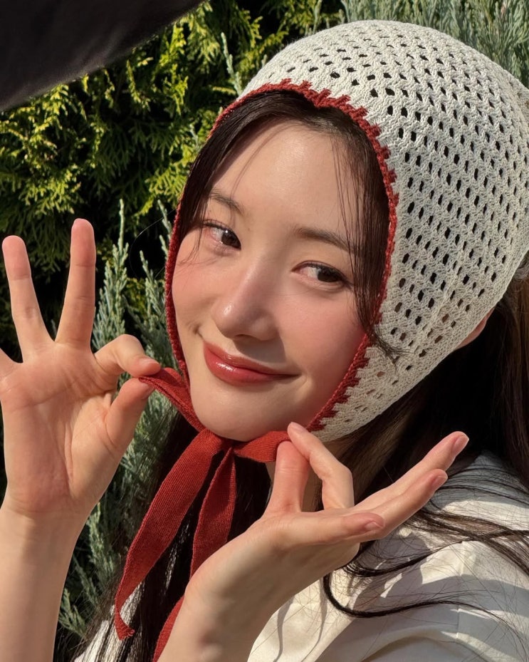  여름 여자 꾸안꾸 데이트룩에 핵심은 바로 예쁜 프린트 반팔 티셔츠! 정채연 코디 따라잡고 완성하자!