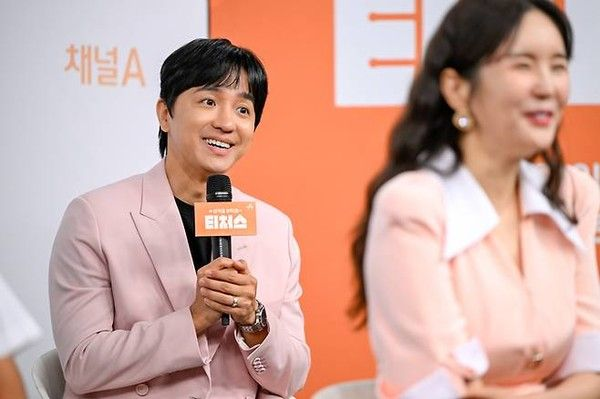  ‘1타 강사’ 조정식, 현직 교사와 문항 구매 혐의로 檢 송치···EBS 연계 교재까지 유출