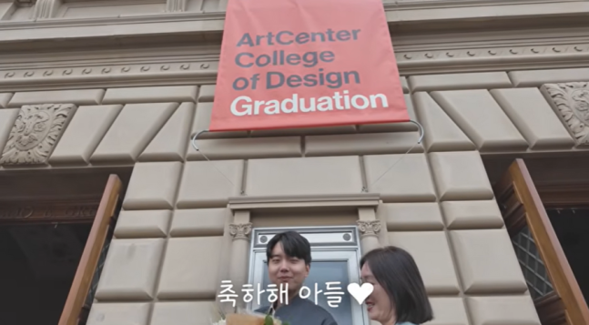  “오연수손지창 26세 큰아들 얼굴 최초 공개! 훈훈한 미국 유학 졸업식 현장 대공개”