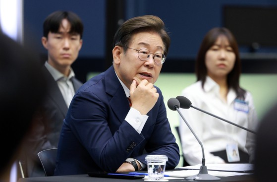 <b>이재명 대통령</b> "형이다... 직원과 허심탄회한 <b>간담회</b> 분위기