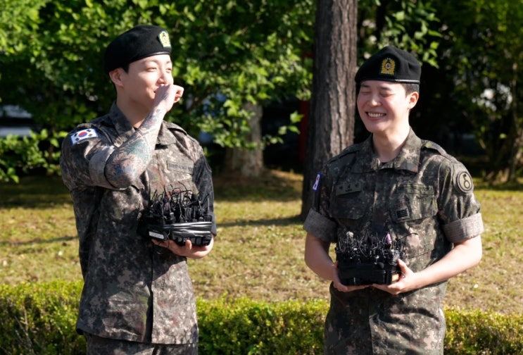 "이제 다시, 우리가 함께 그려갈 시간"…<b>BTS 지민</b>·정국 <b>전역</b>... 