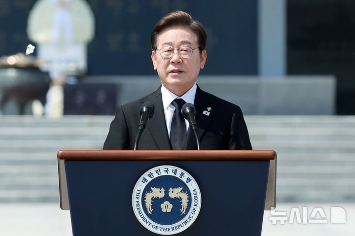 내각제 주장 부인… 이재명 <b>대통령 개헌 의지</b> '확고' 논란 확산!