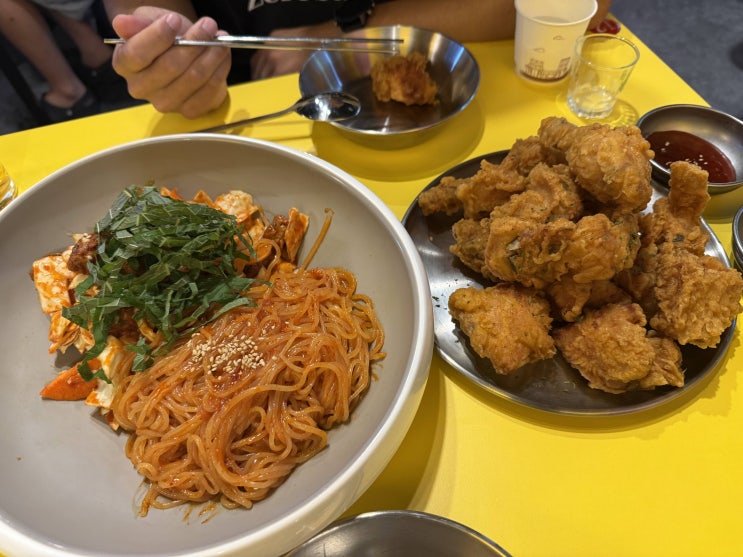  부천 시청 신중동 치킨 골뱅이 맛집으로 오픈부터 웨이팅있는  냠냠 숯불 두마리 치킨