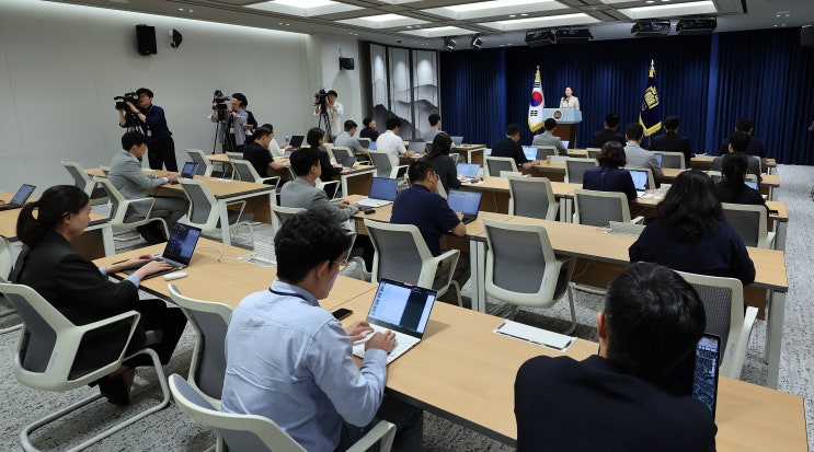 언론 브리핑 시스템 개편 <b>이재명 대통령</b>… ‘ <b>기자</b> 얼굴 공개'