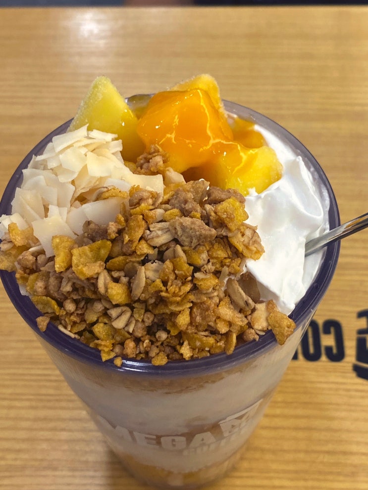  메가커피 메뉴 망고빙수 망빙 파르페 후기 — 메가커피 빙수 시리즈 후기 2탄,,,