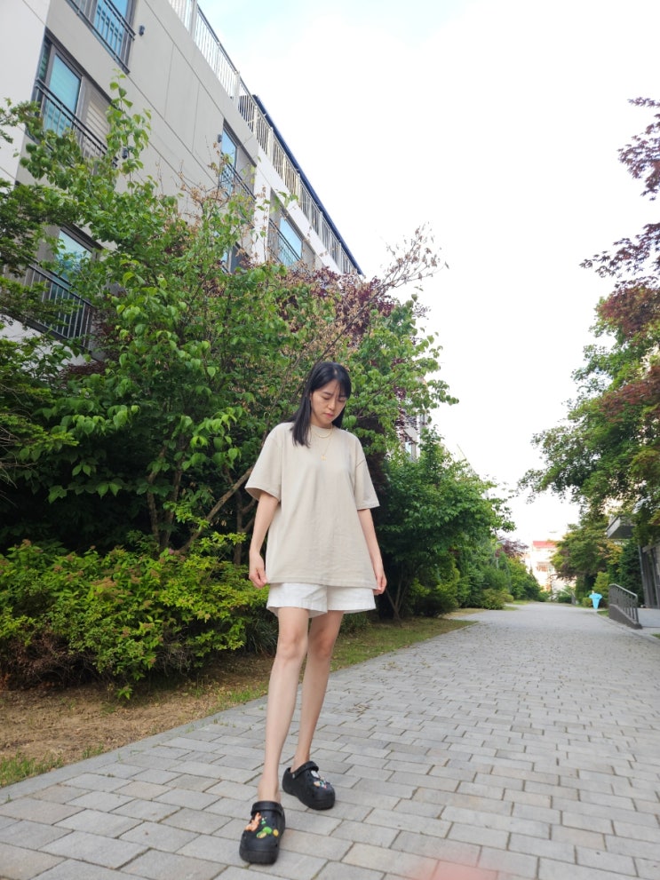  레이어드티로 코디하기 좋은 제일커스텀 세미 오버핏 라운드 무지 반팔티 20수