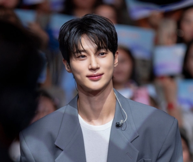 "<b>변우석 꿈</b> 꾸고 20억 <b>복권 당첨</b>"…SNS 댓글로 화답한 따뜻한... 