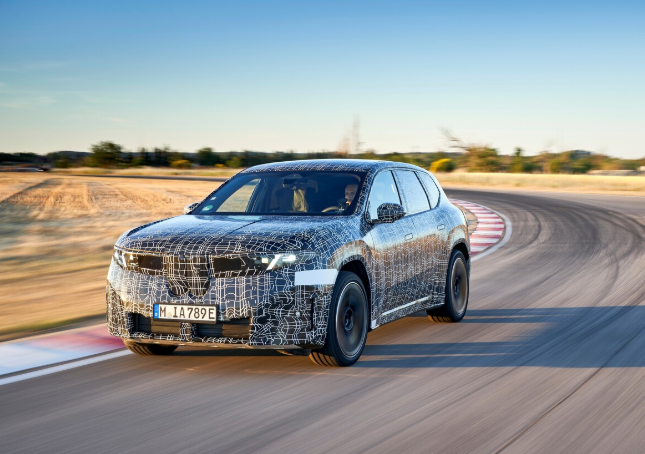 BMW iX3 풀체인지 노이어 클라쎄 프로토타입 전기차는 과연 괜찮을까?