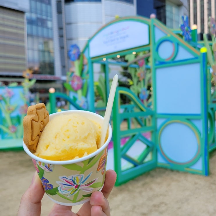  잠실팝업: [Spring is Blooming 반클리프 아펠 팝업]후기/ 음료, 아이스크림, 꽃 줘요!