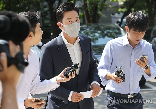  '코인 불법상장 수십억 수수료' 성유리 남편 안성현 보석 석방