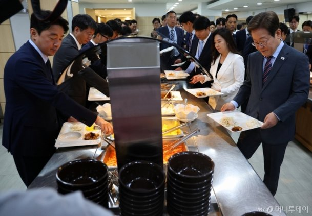 <b>이재명 대통령</b>, 3일 연속 기자들과 점심 식사…'<b>소통 행보</b>... 