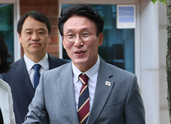 <b>김민석</b> 총리 후보자, 수상한... 불법 정치<b>자금</b> <b>논란</b>의 진실은?