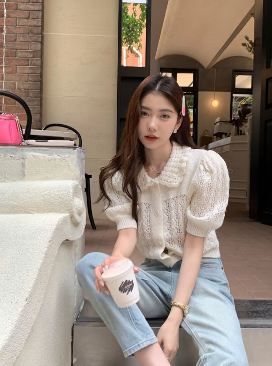  남자 친구가 좋아하는 여친룩으로 유러피안 감성의 센스가 느껴지는 여자 반팔 가디건 니트 코디 추천