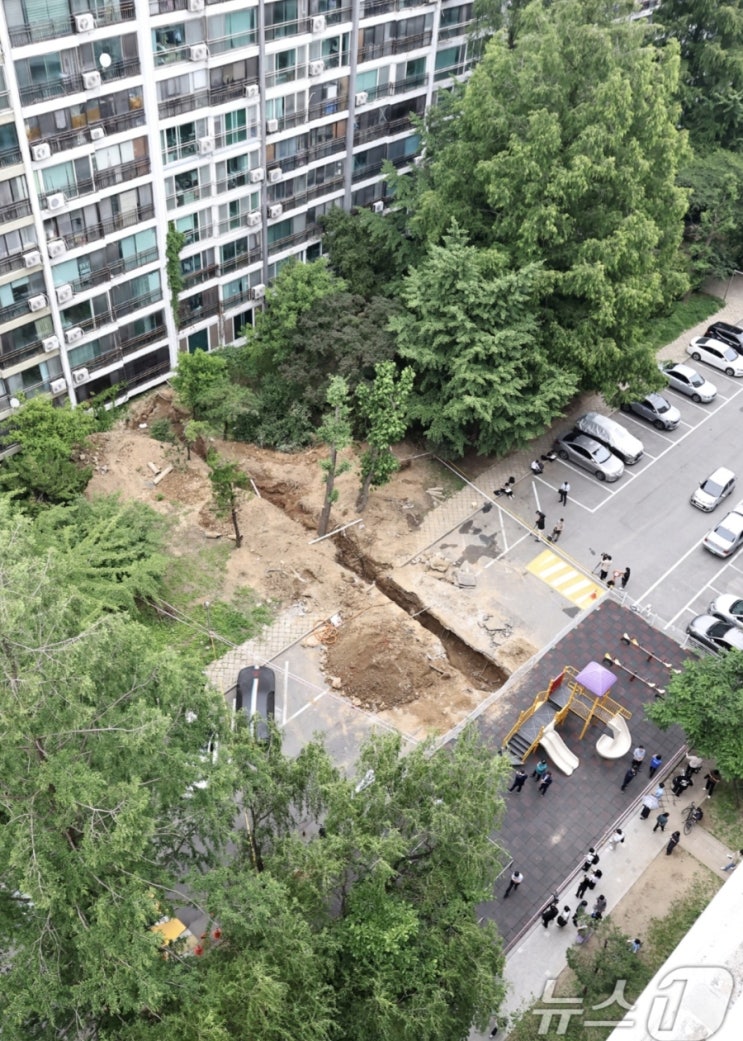 강남 <b>은마아파트</b> 공사장 작업자 <b>매몰</b>사고…60대 남성 <b>사망</b>... 