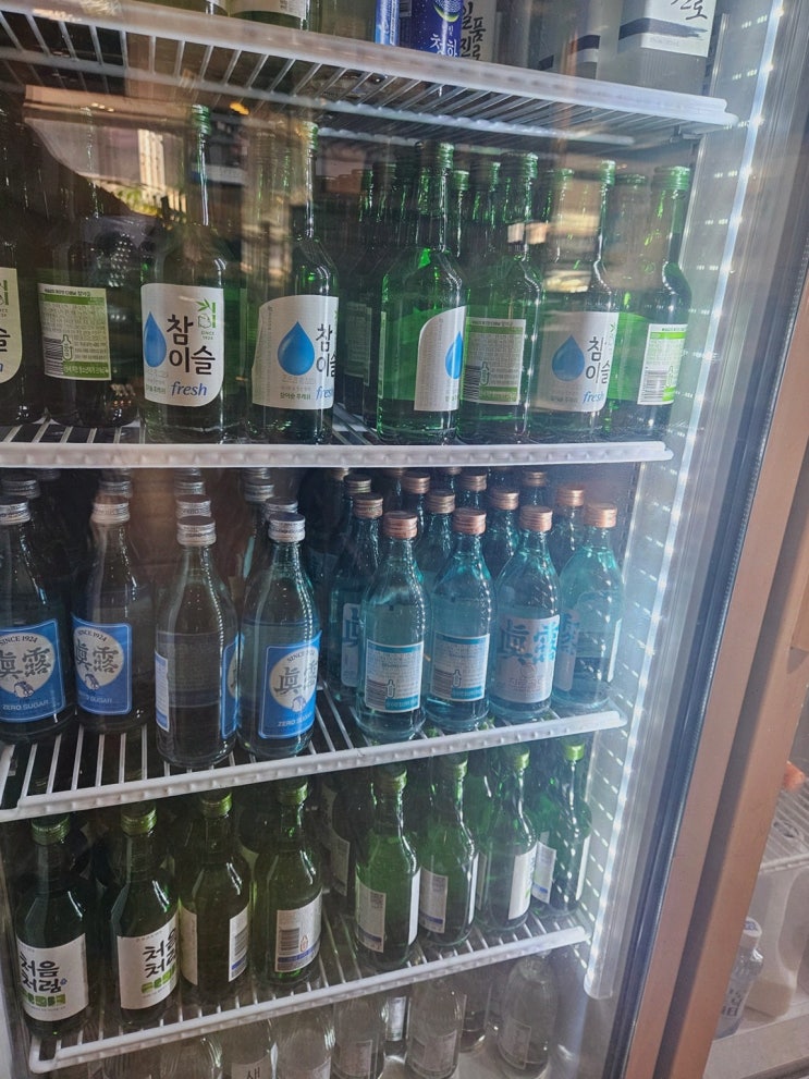 [당당한가 신사직영점] 진하고 얼큰한 전통 육개장과 강남칼국수보쌈김치