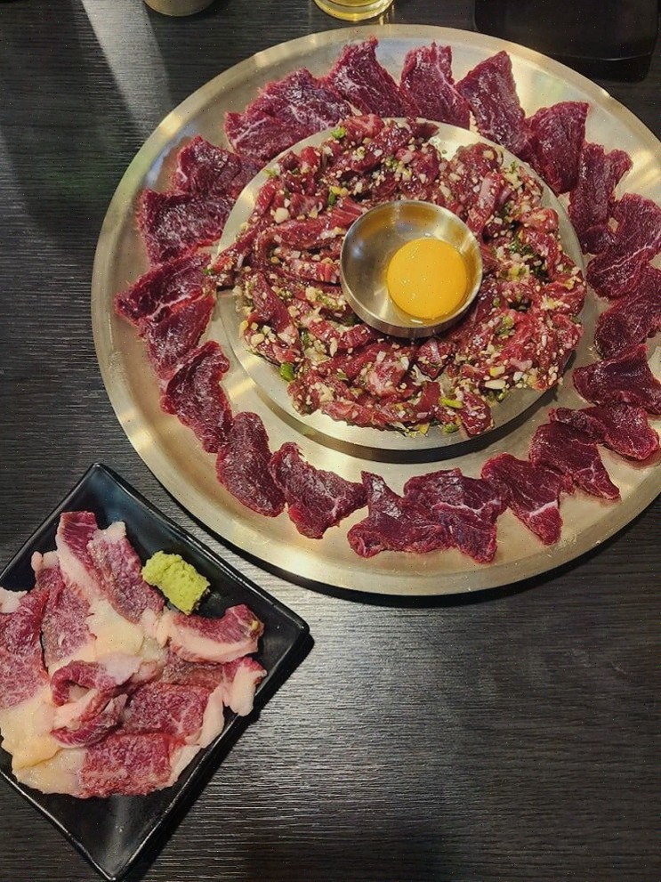  함평육회 사당역점, 신선한 육회와 함께하는 사당국물맛집