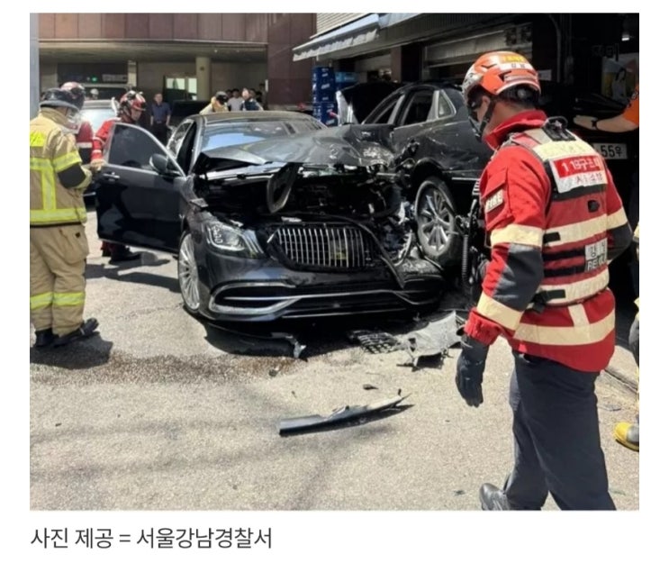   강남 인도로 돌진한 80대 운전자… 웨딩드레스 피팅 마치고 돌아가던 ‘예비신부’를 덮쳤다