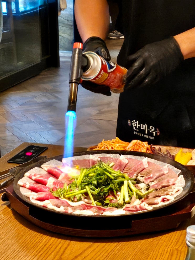  한미옥 차돌구절판, 예약필수