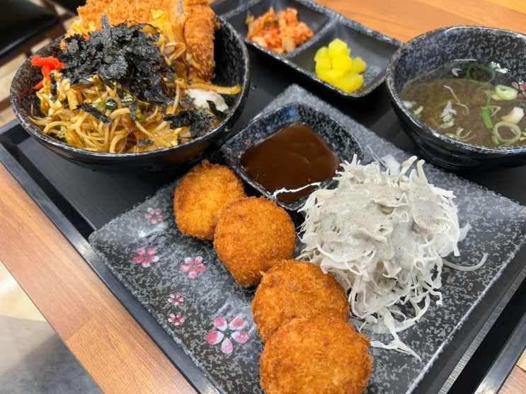  안암오거리 고려대학생들의 혼밥 맛집 추천<신의한수&라멘>(돈코츠라멘, 탄탄멘, 가츠동, 고로케)