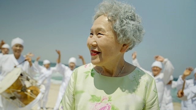 웰다잉, 마지막을 존엄하게 (2)“나다운 마지막 모습도 내 권리” …‘생전 장례식’ 치른 연극배우 박정자씨 웰다잉, 마지막을 존엄하게 (2)“나다운 마지막 모습도 내 권리” …‘생전 장례식’ 치른 연극배우 박정자씨