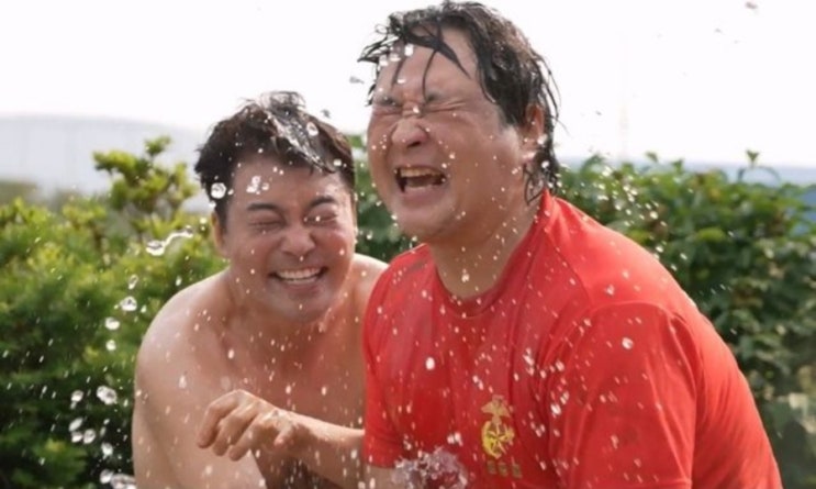 <b>전현무</b>×<b>구성환</b>,  웃통벗고 <b>초밀착</b> 냉수샤워 ... 표정까지 '찐... 