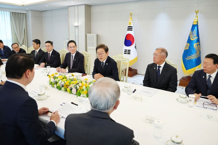 재계 마주한 李<b>대통령</b>…”정부, <b>기업 지원</b>에 적극 나설 것”