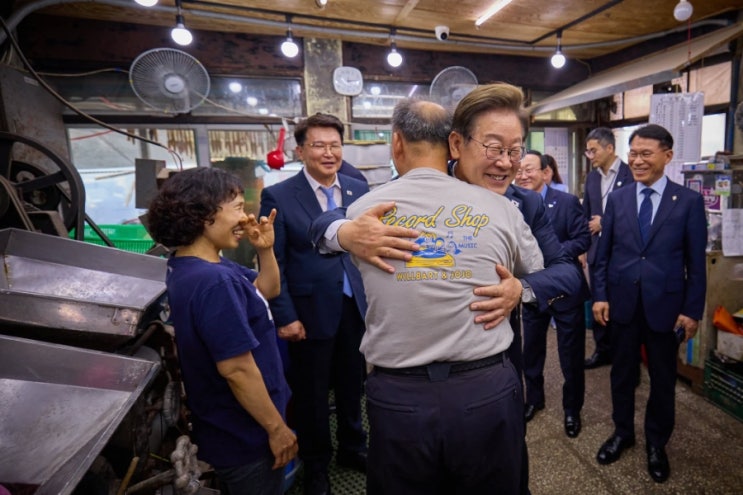 이재명 대통령, 접경 지역 주민 만나 "<b>대북 전단 살포</b> 엄벌... 
