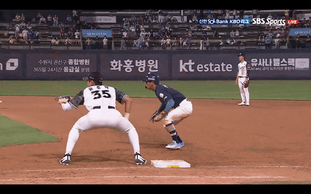 롯데 <b>장두성</b> 견제구 맞고 <b>폐출혈</b> 부상, 결국 입원까지