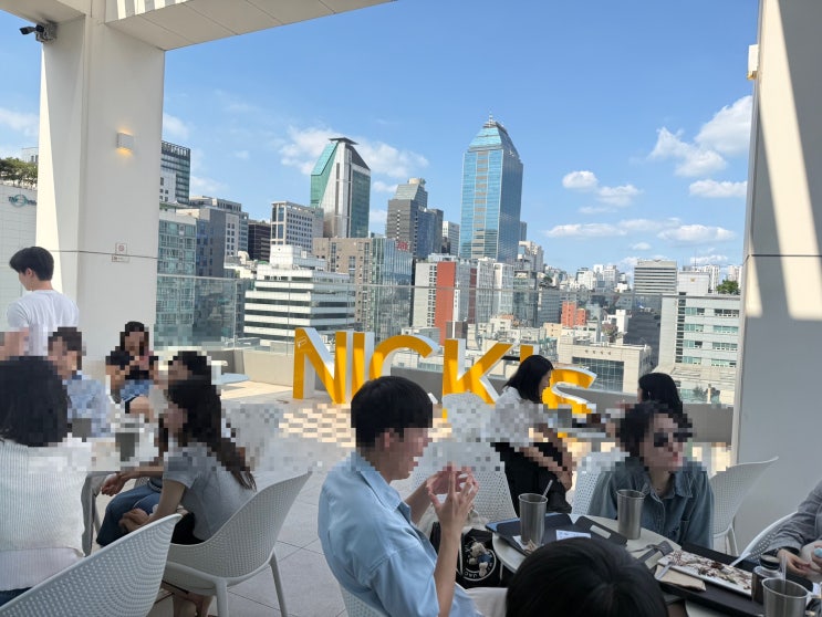  셀렉티드닉스 | 늦게까지 하는 강남역 대형카페 카공 루프탑
