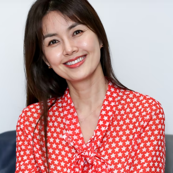 <b>신애라</b> "저 살아있어요"… 사망설 <b>가짜뉴스</b>에 직접 해명하며 <b>분노</b>