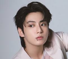 BTS <b>정국</b> '<b>우익 모자 논란</b>' 직접 사과 “즉시 폐기, 변명의... 