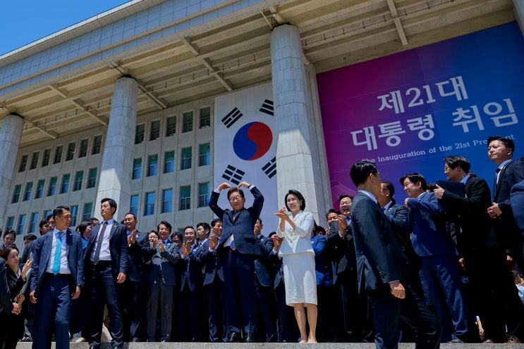 [잼 스토리] 이 <b>대통령</b>, 내일 <b>G7</b> 참석차 <b>출국</b>..전 세계에 "민주... 