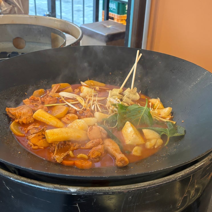  부산 서면 닭도리탕 맛집 '까치 솥뚜껑 닭도리'