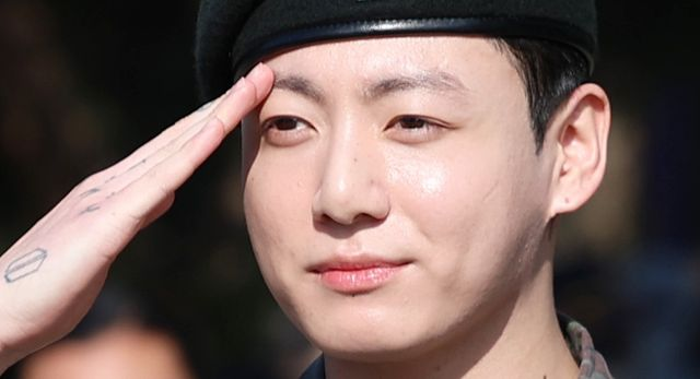 “제가 부족했고 부주의했다” 전역한 BTS 정국, 돌연 사과문 올렸다 (+이유)