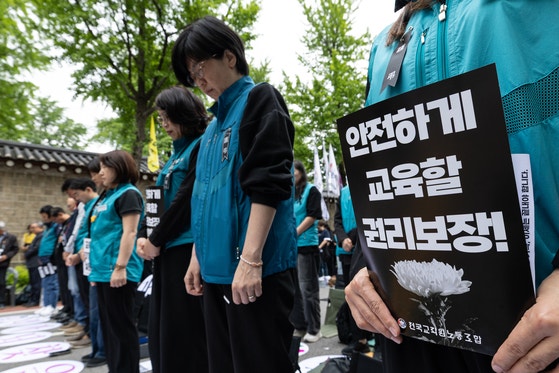 "동료 또 떠났다, 문제는 아동복지법" 교사들 2년만에 거리로 "동료 또 떠났다, 문제는 아동복지법" 교사들 2년만에 거리로