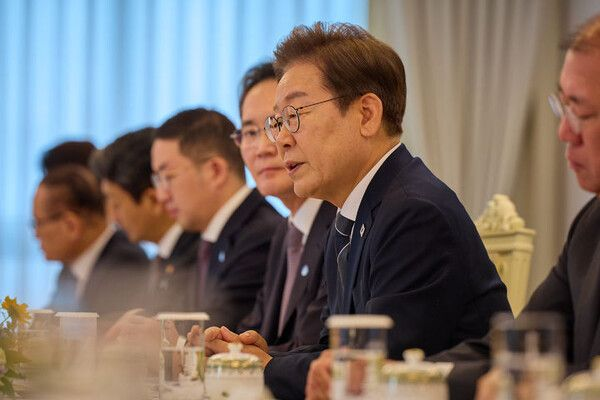  李대통령 장남 결혼…소년공 시절 친구부터 與지도부까지 참석(종합)