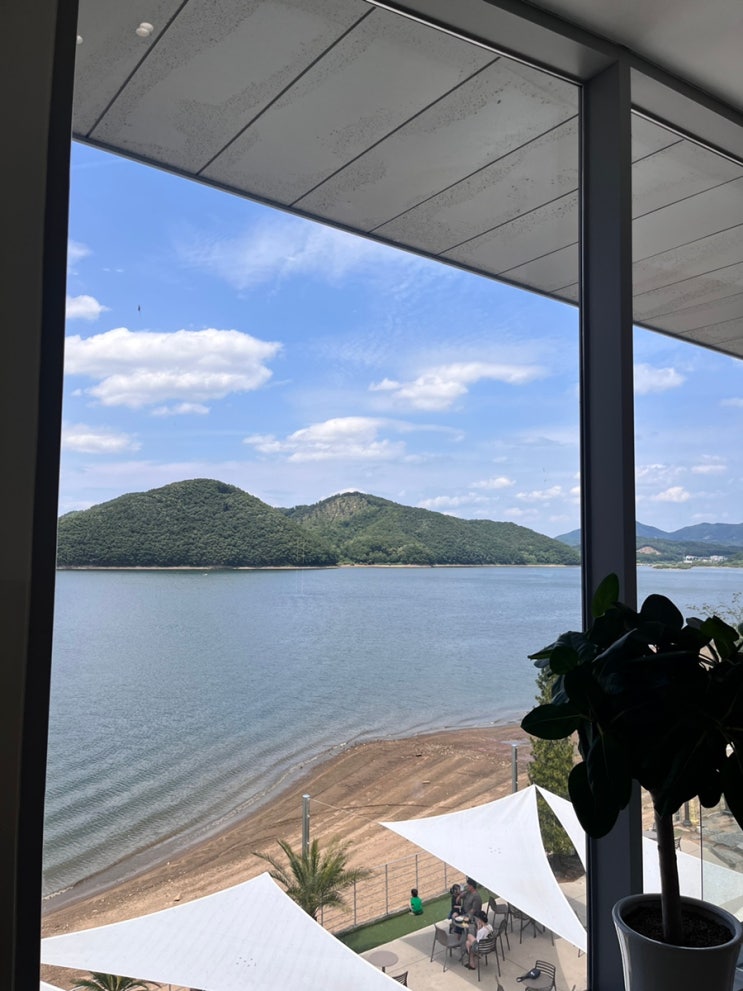  용인 처인구카페 저수지뷰 분위기 좋은 그린웨일