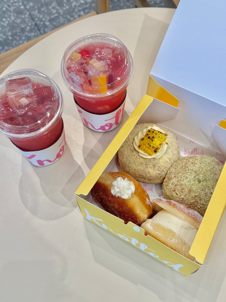  노티드 6월 이달의 맛 신메뉴 저당도넛 여름 음료후기