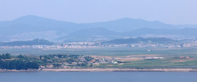  與 "백해무익한 불법 대북전단 살포, 엄중 처분 촉구"